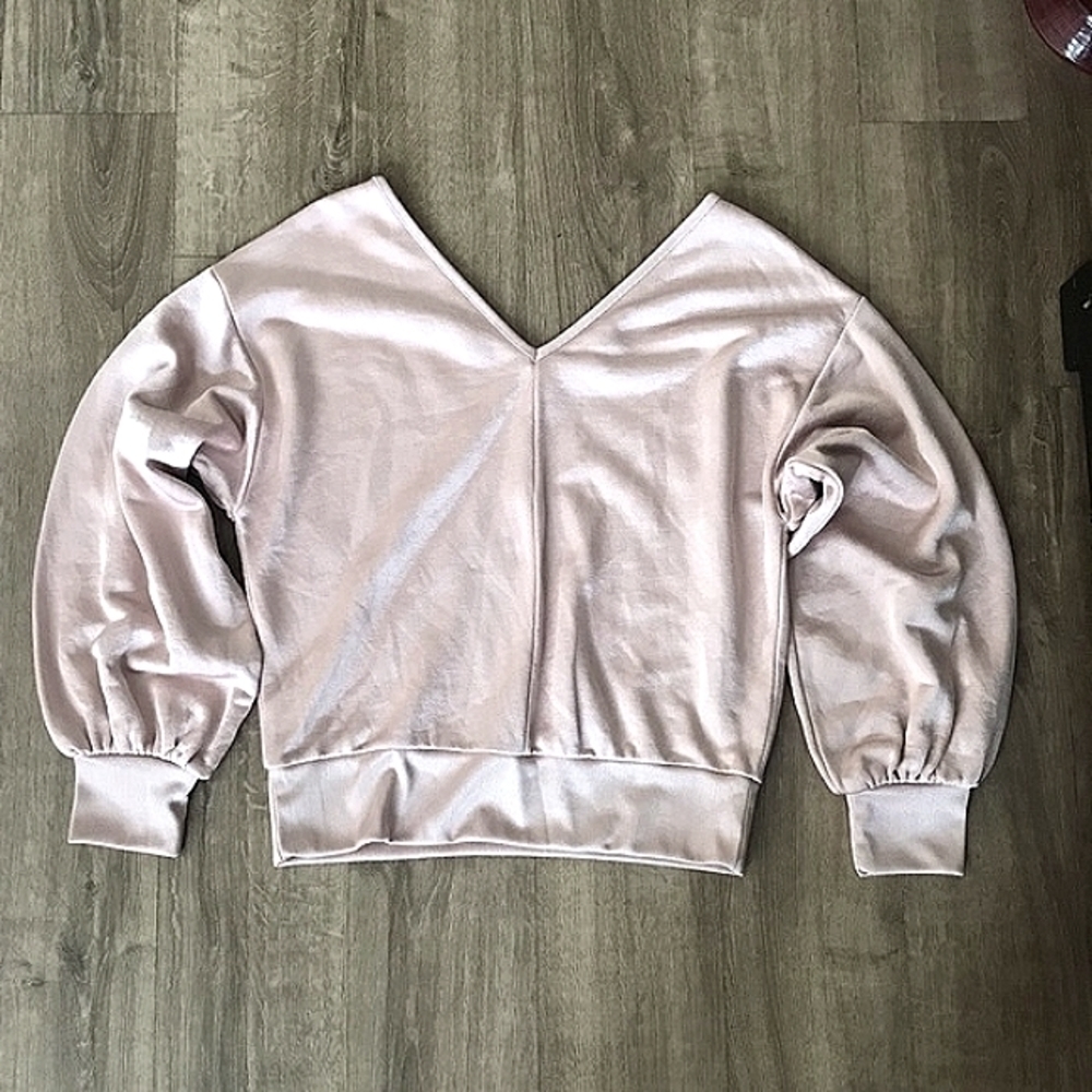 Express Long Sleeved Double V-Neckline Puff Sleeved Women's Top - Size XS (EUC)